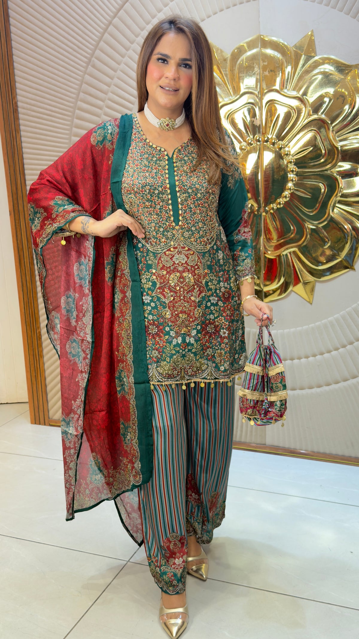 Beautiful elegant suit in crape pc3821