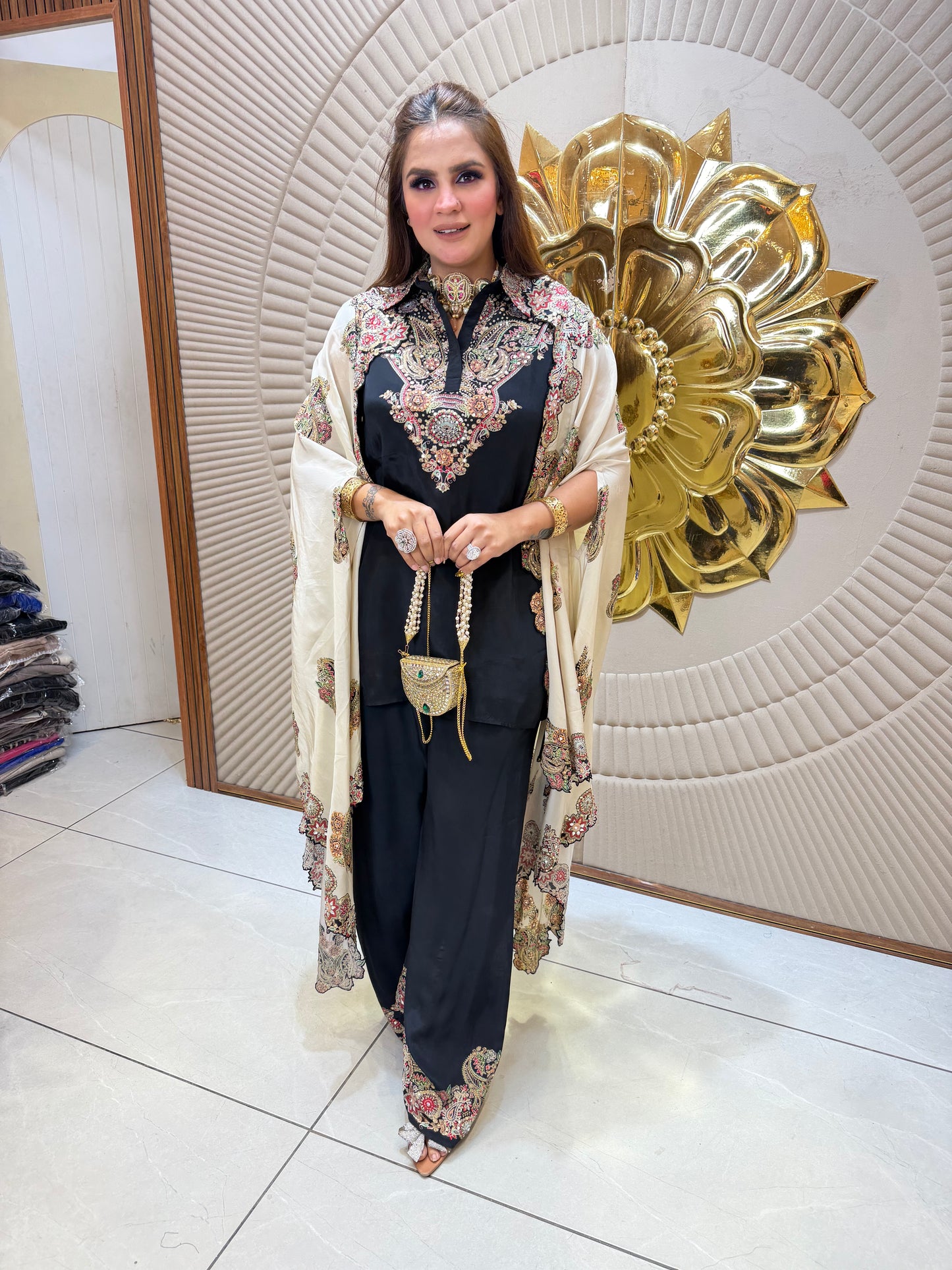 Beautiful elegant 3 pc set with cape pc2496