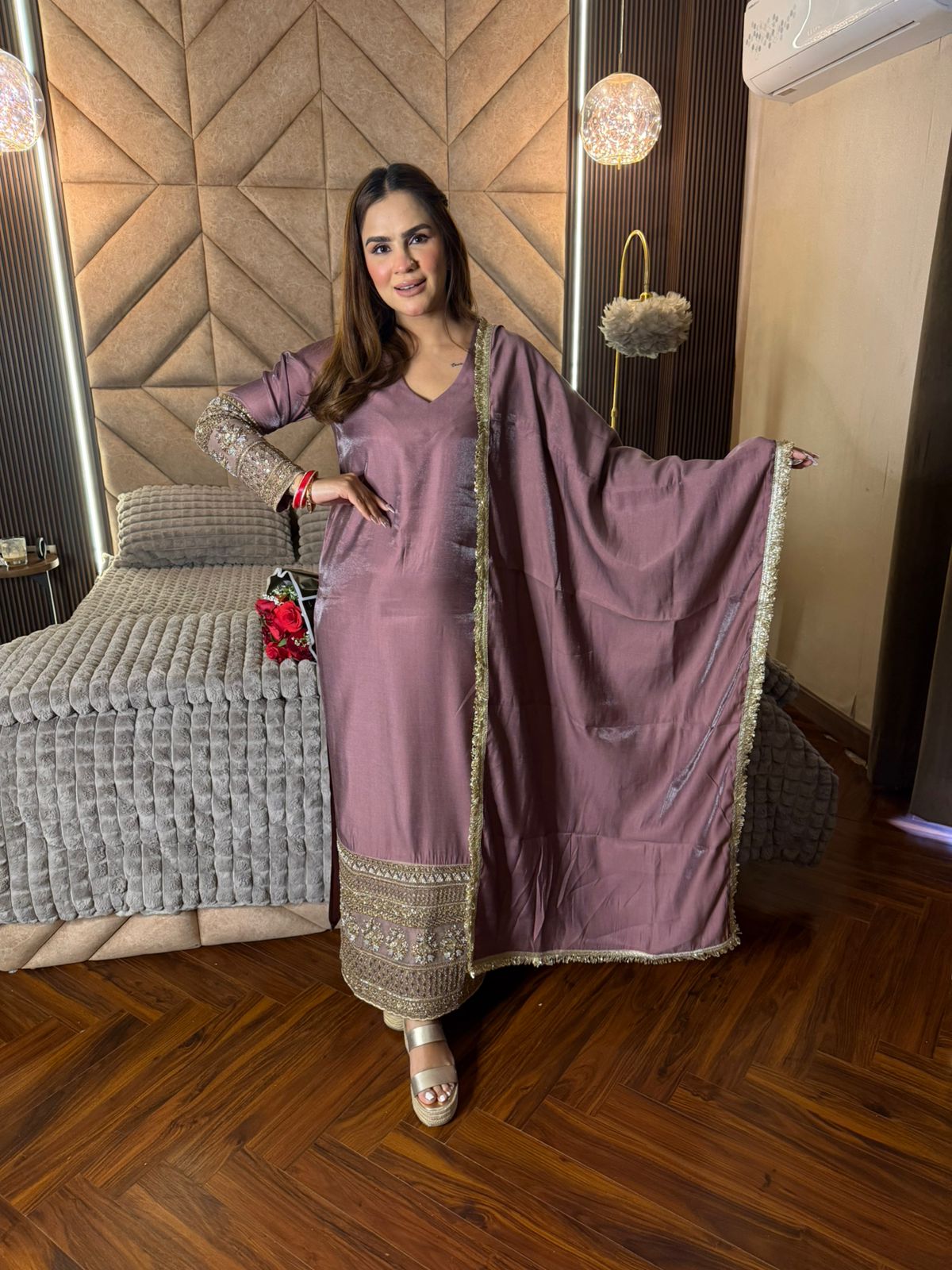 Beautiful elegant partywear suit pc 2702