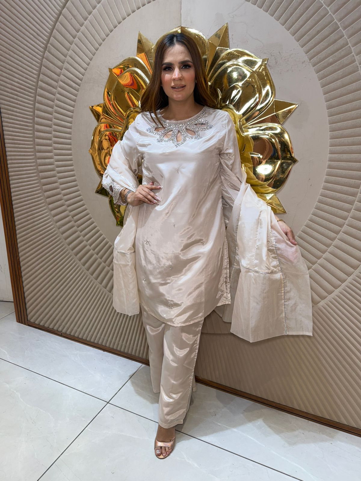 Beautiful elegant partywear suit pc 2783