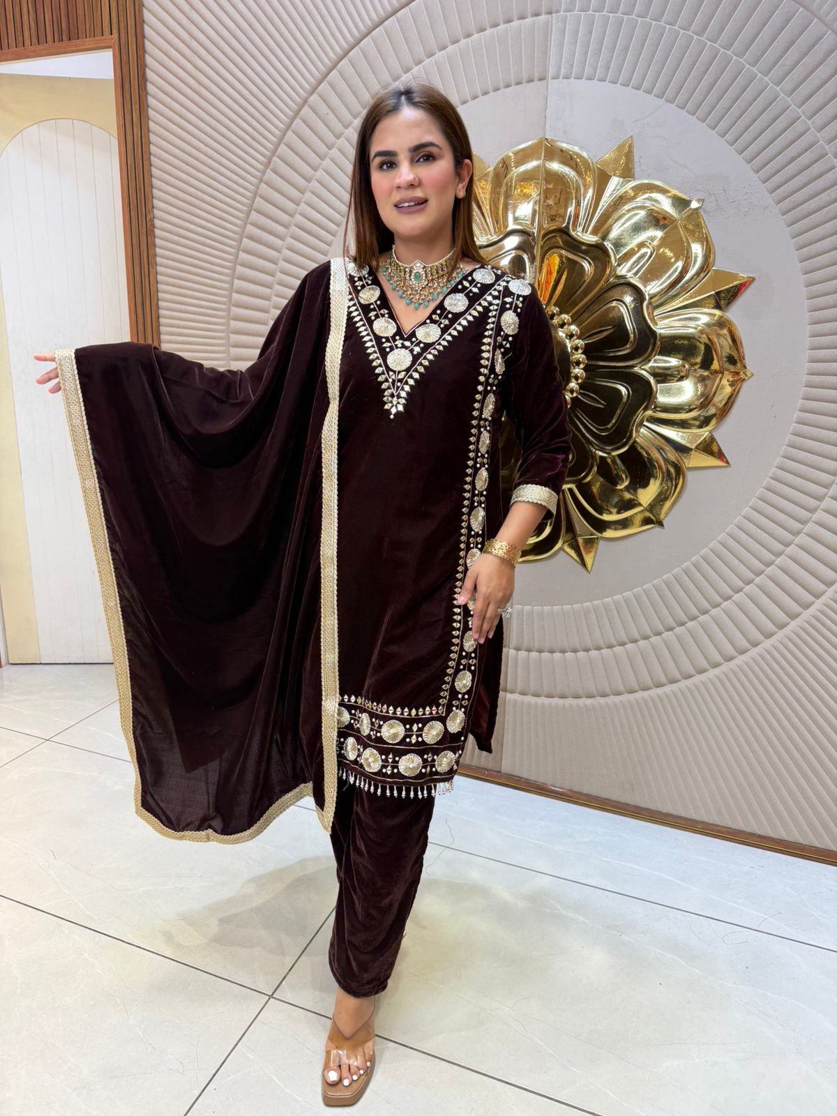 Beautiful elegent velvet suit pc2530
