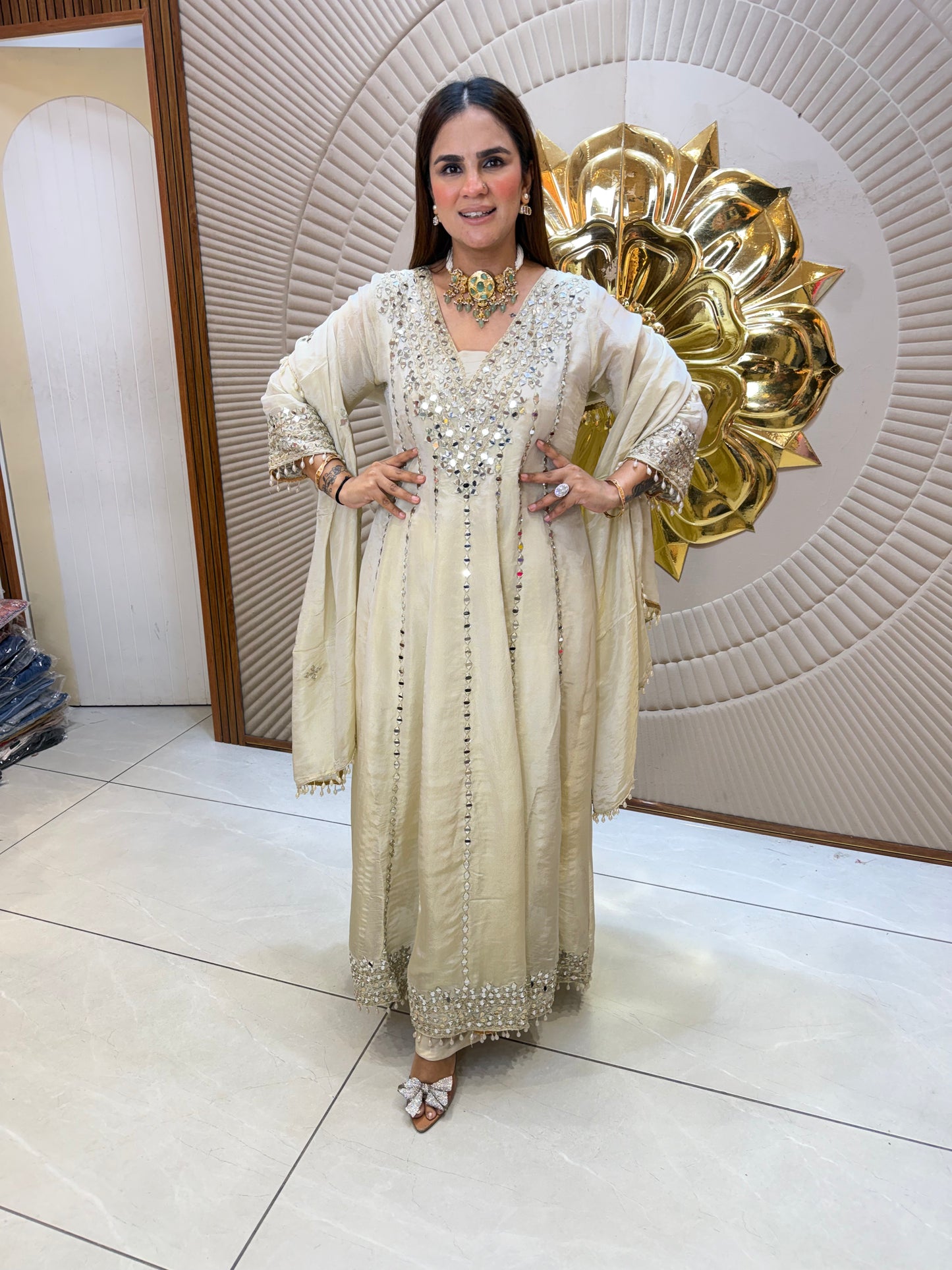 Beautiful elegant partywear suit pc 2608