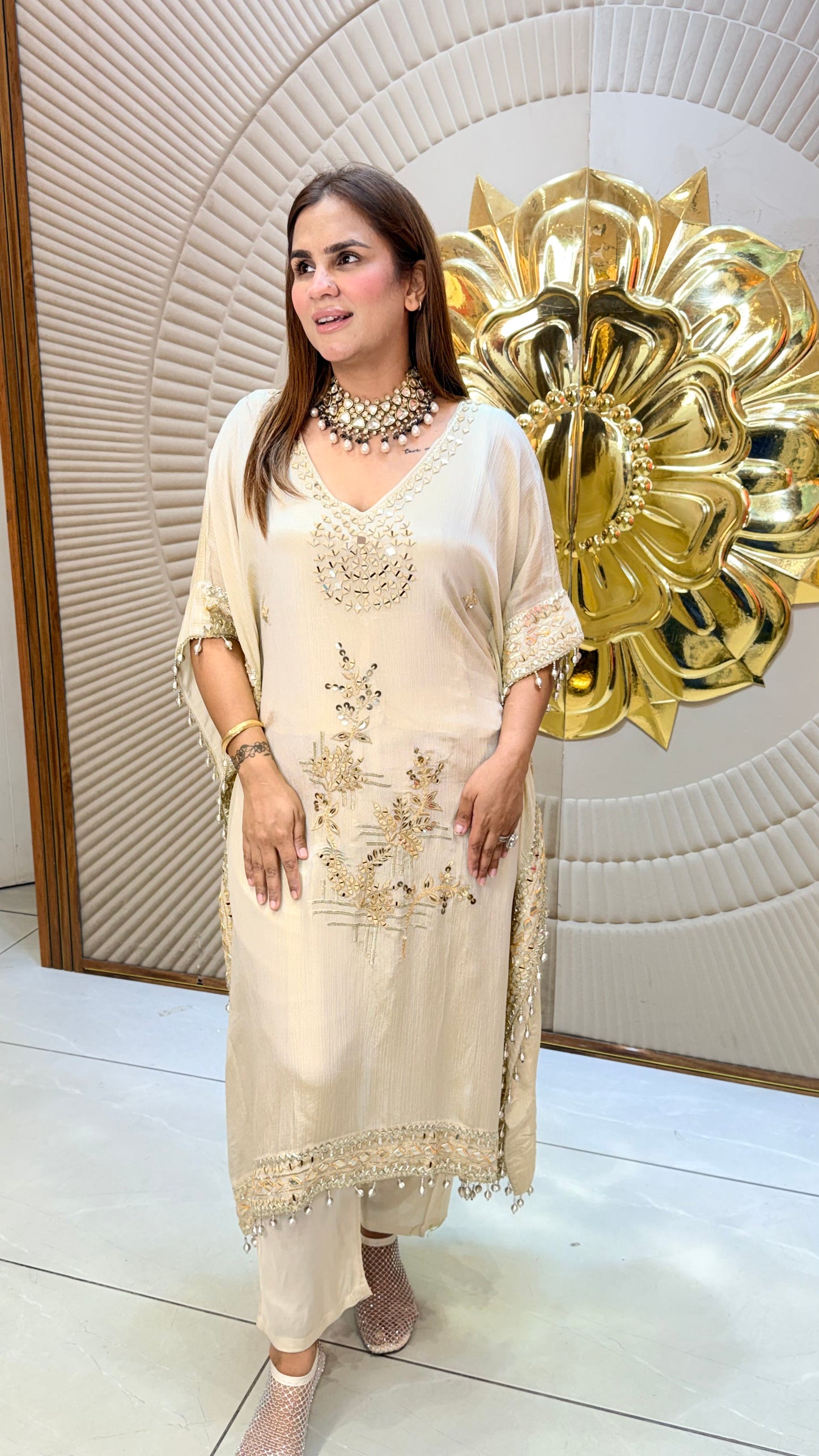 Elegant kaftan set with V-neckline PC3382