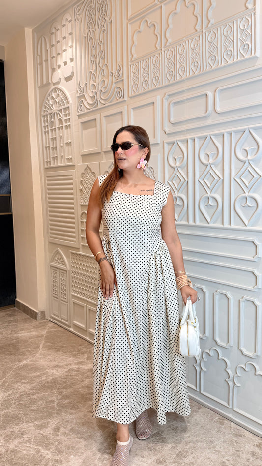 Beautiful sleeveless dress with a polka dot pc3640