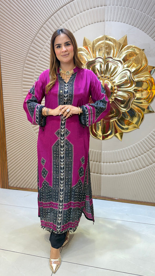 Beautiful magenta and dark green embroidered long kaftan pc3682