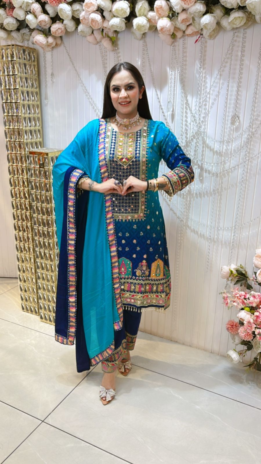Trending Lace Suit PC719