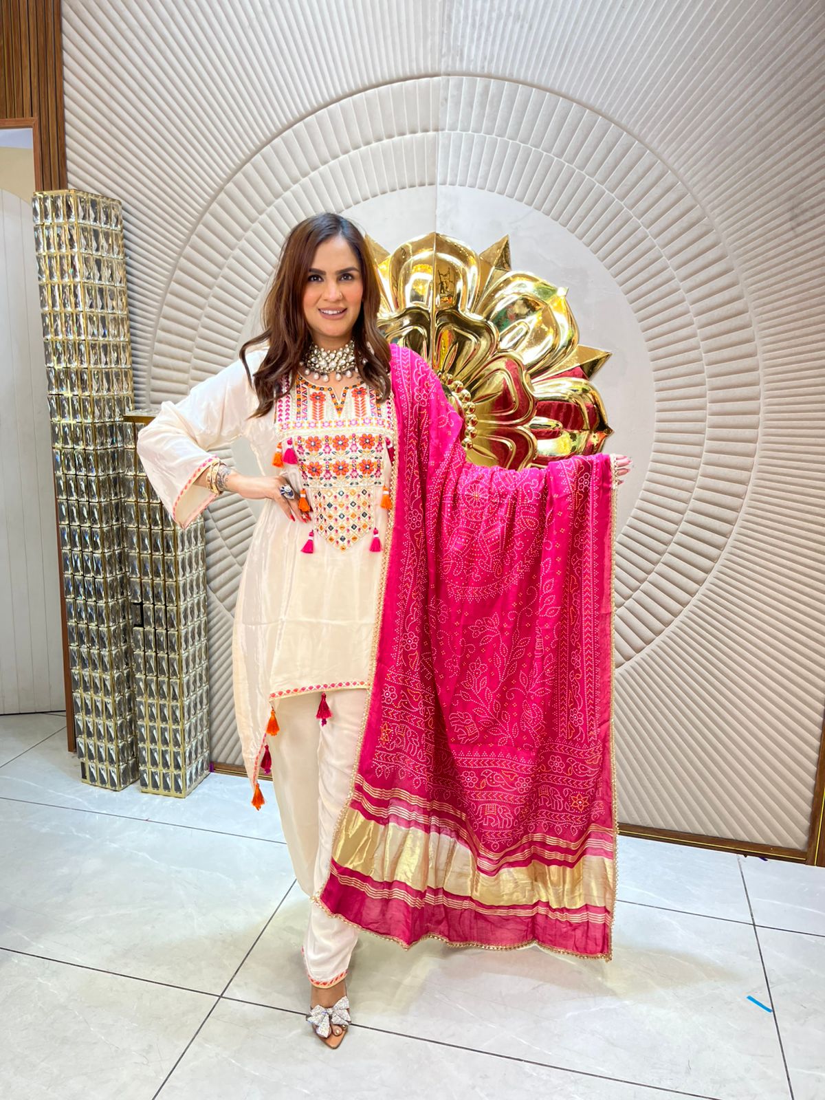 Very Pretty Suit With Contrasting Dupatta PC1632
