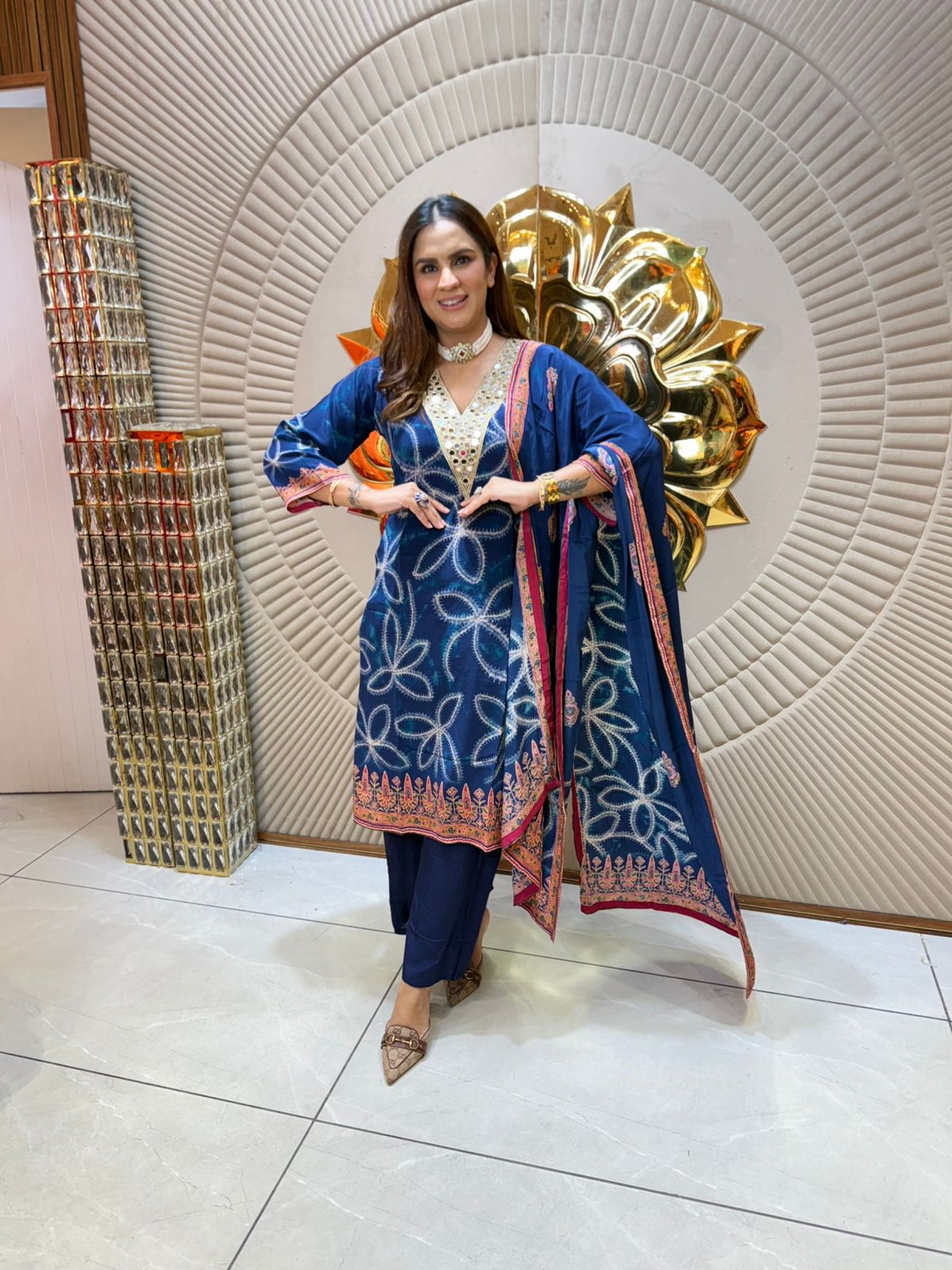 Elegant Traditional Attire Showcase PC1878