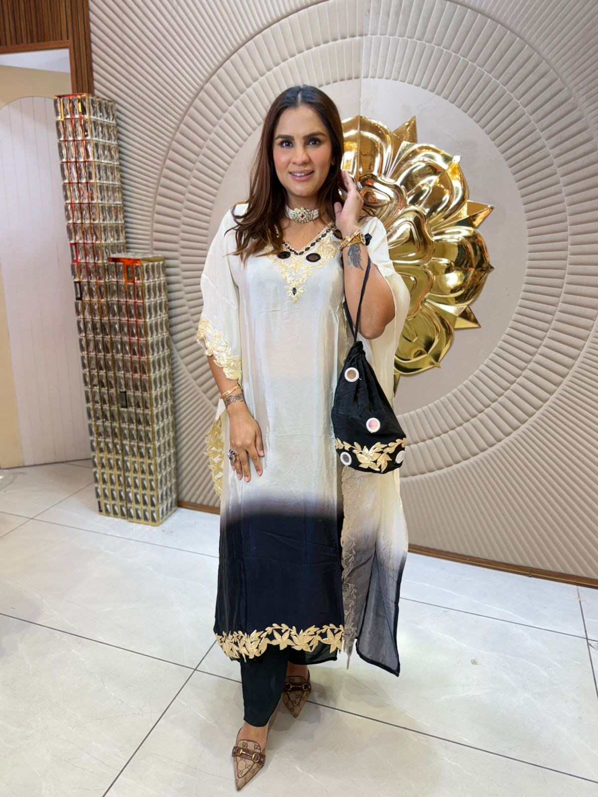 A Beautiful Fusion of Tradition and Style PC1883