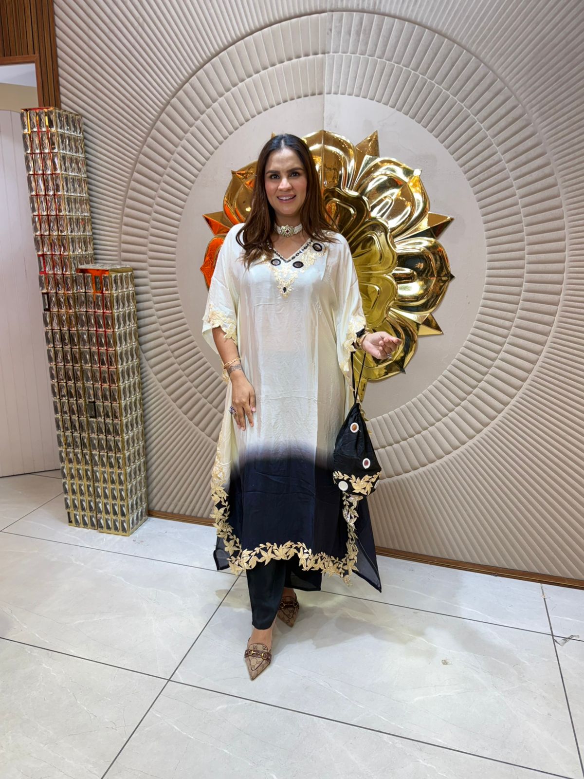 A Beautiful Fusion of Tradition and Style PC1883