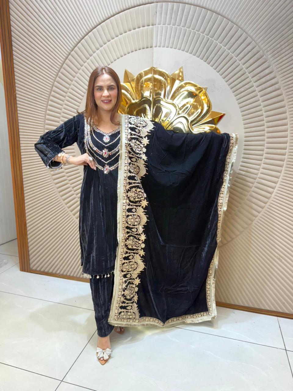 Elegant Velvet Dupatta PC2278