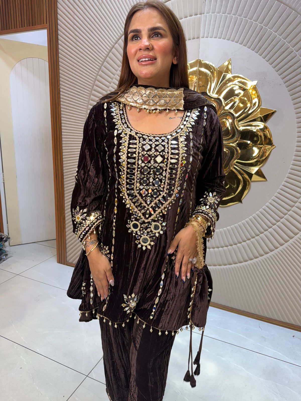 Elegant Suit With Round Neck PC2319