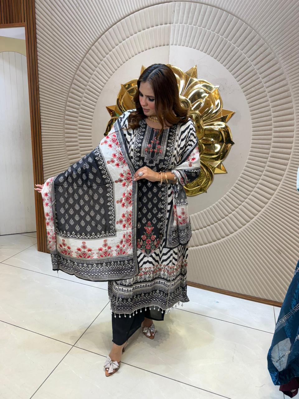 Beautiful Suit With Round Neck Design PC2643