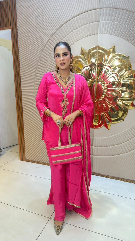 Beautiful fuchsia embroidered kurta set pc3335