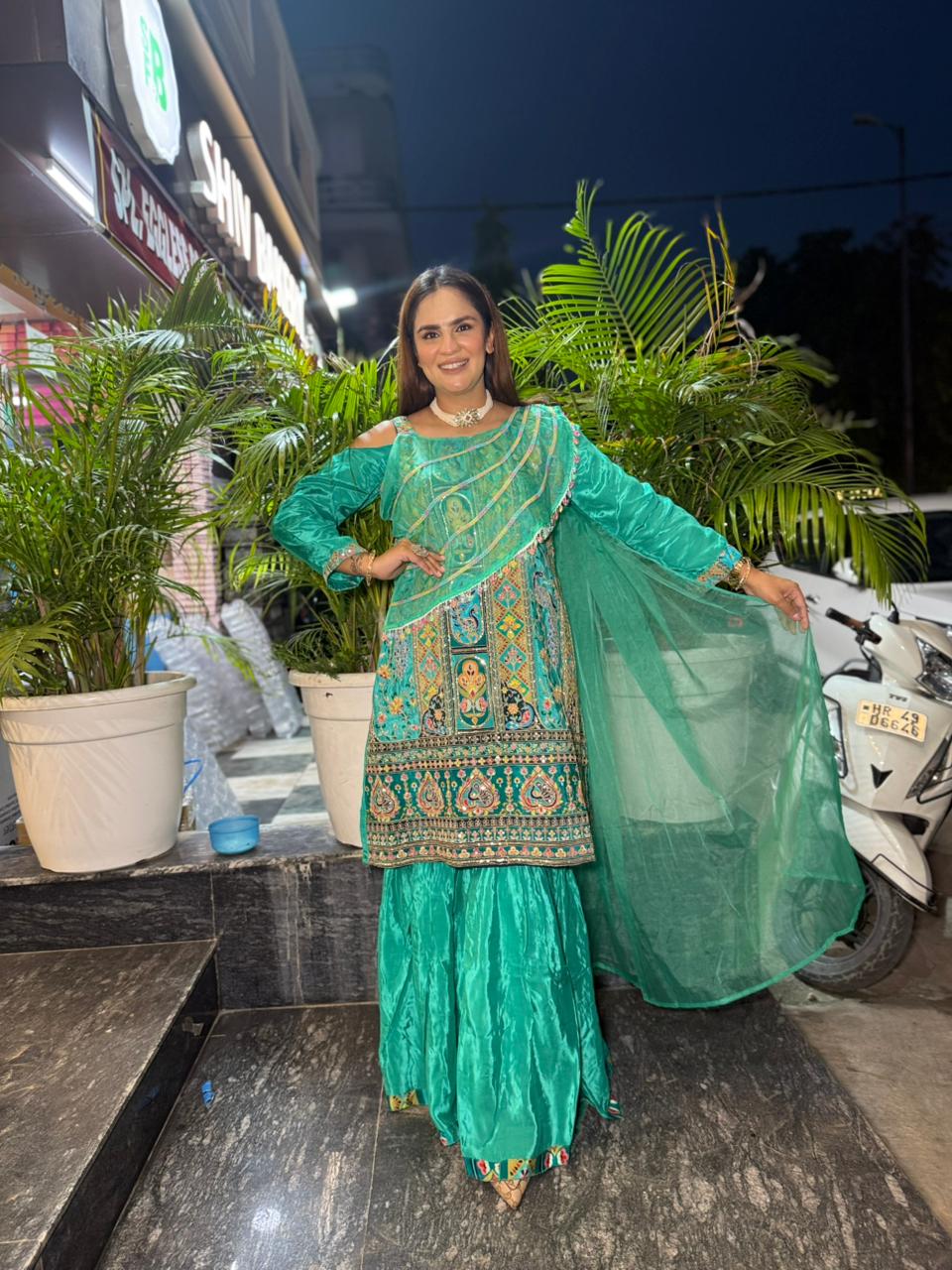 Beautiful Crape shirt with attached Dupatta PC1973