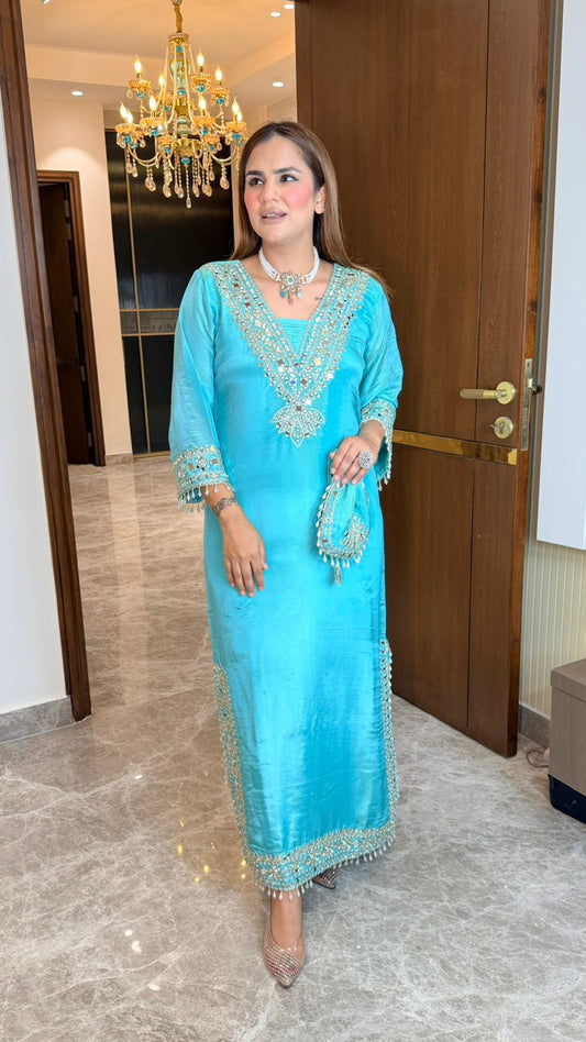 Beutiful elegant kareena style with potli pc3589