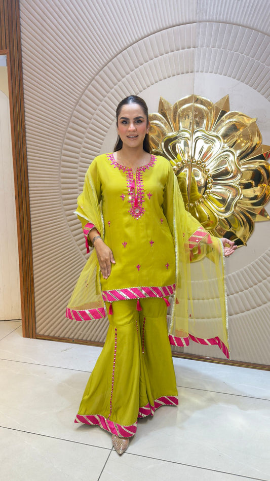 Beautiful ethnic sharara set features a V-neck kurta pc3390