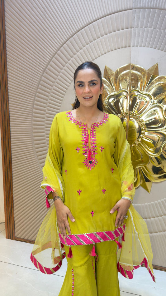 Beautiful ethnic sharara set features a V-neck kurta pc3390