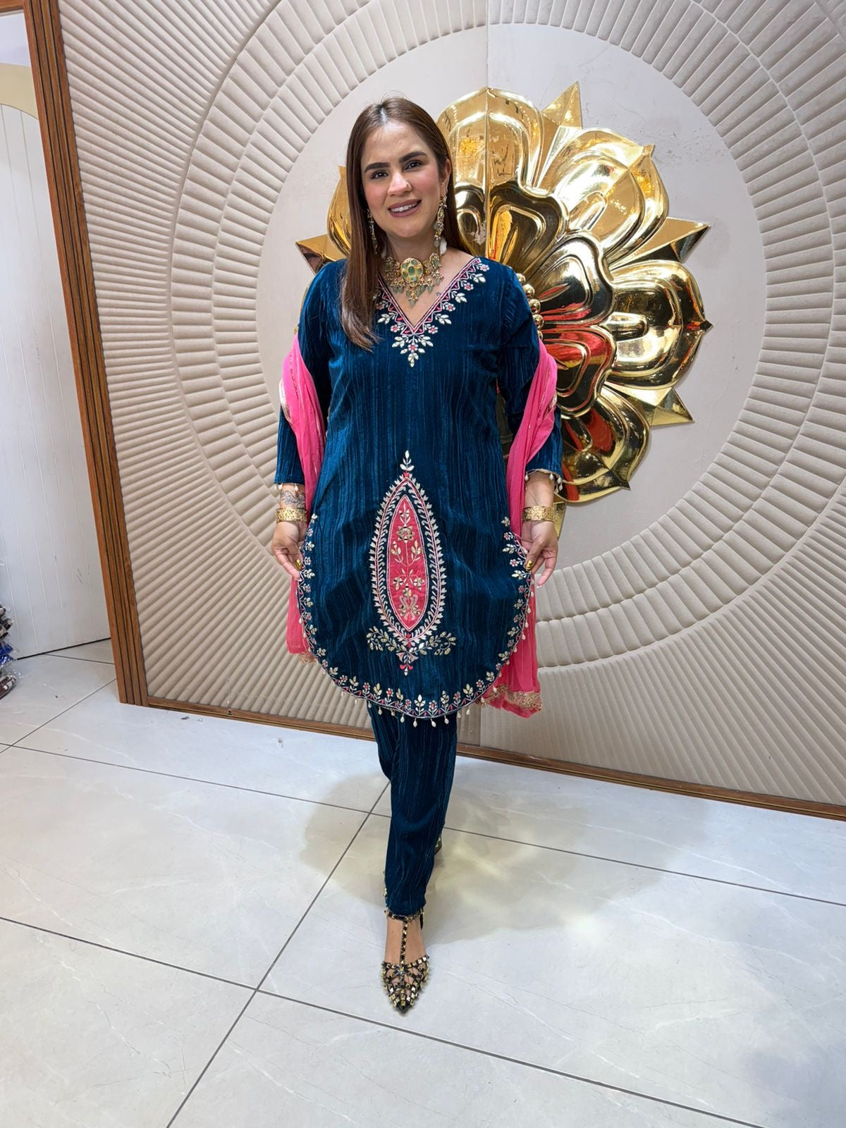 Beautiful elegant velvet suit pc2422