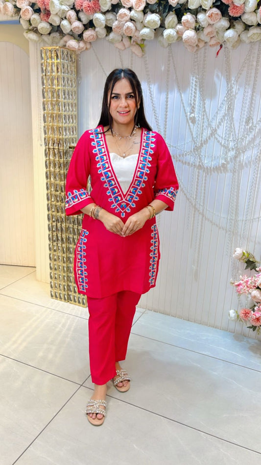 Beautiful Cordset With Designer Neck PC979