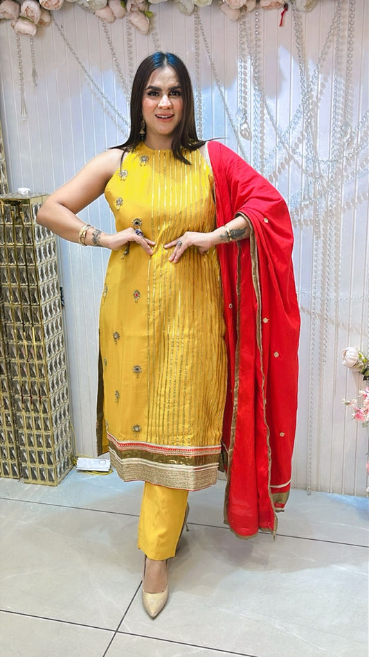 Beautiful Sleeveless Suit PC1339