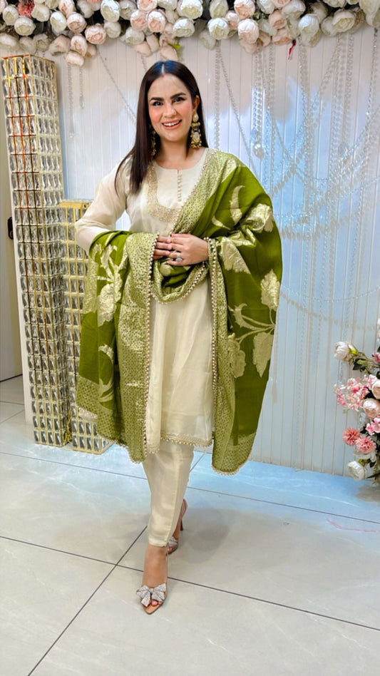 Beautiful Suit With Heavy Dupatta PC1170