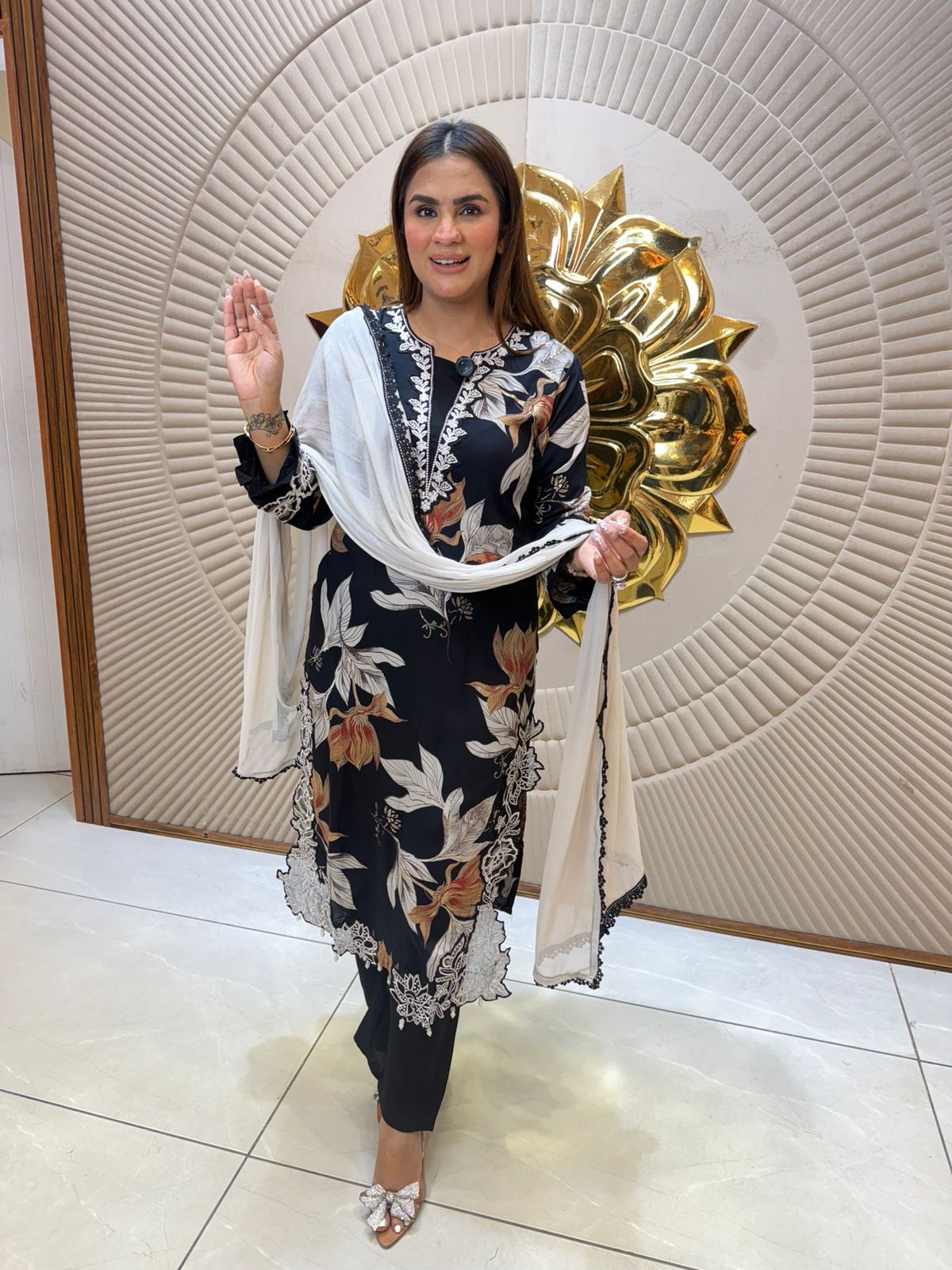 Beautiful elegant suit pc 2658