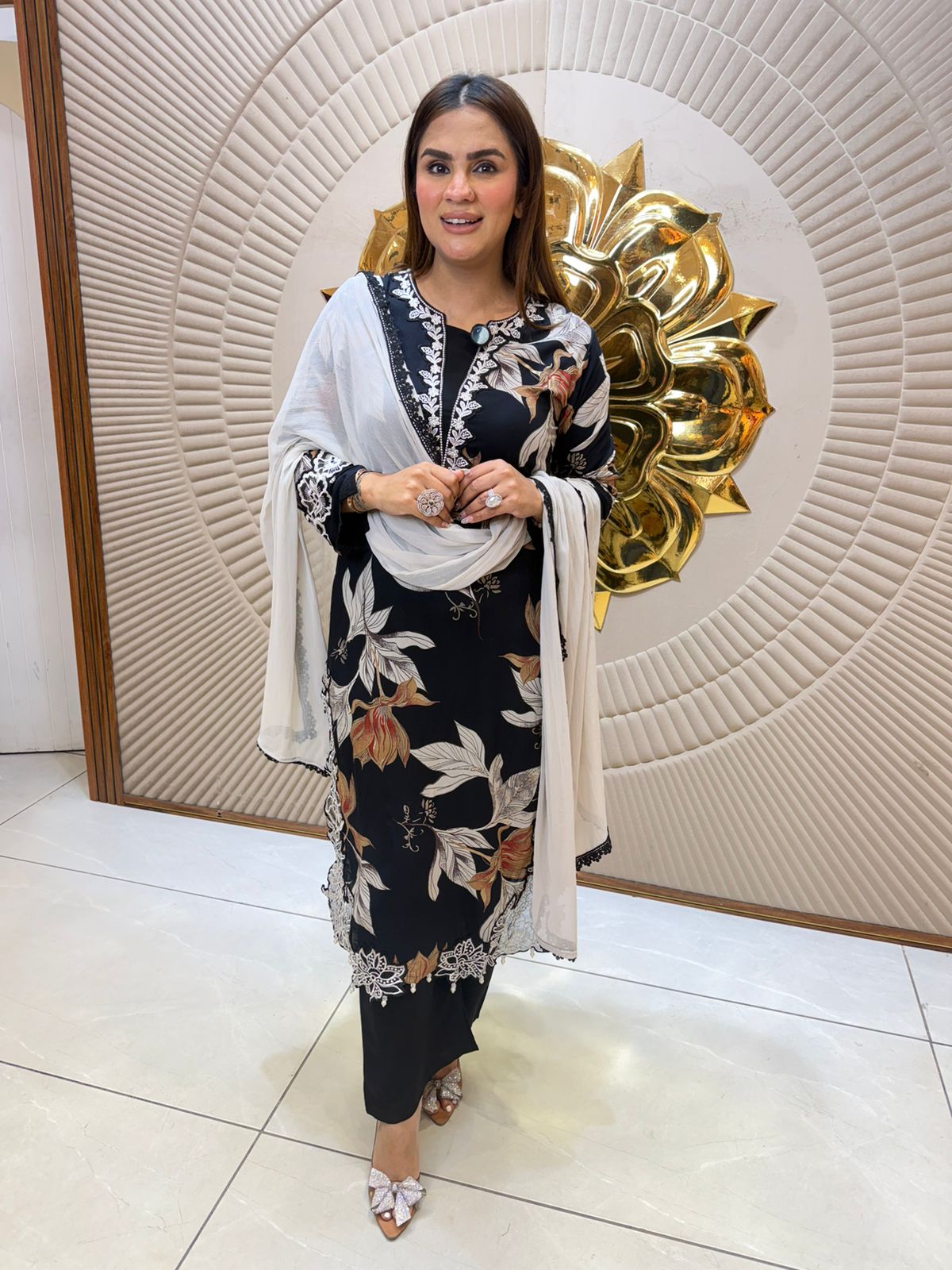 Beautiful elegant suit pc 2658