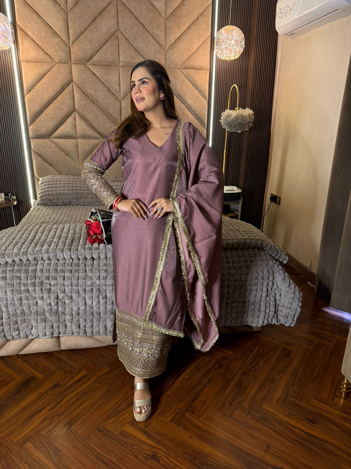 Beautiful elegant partywear suit pc 2702