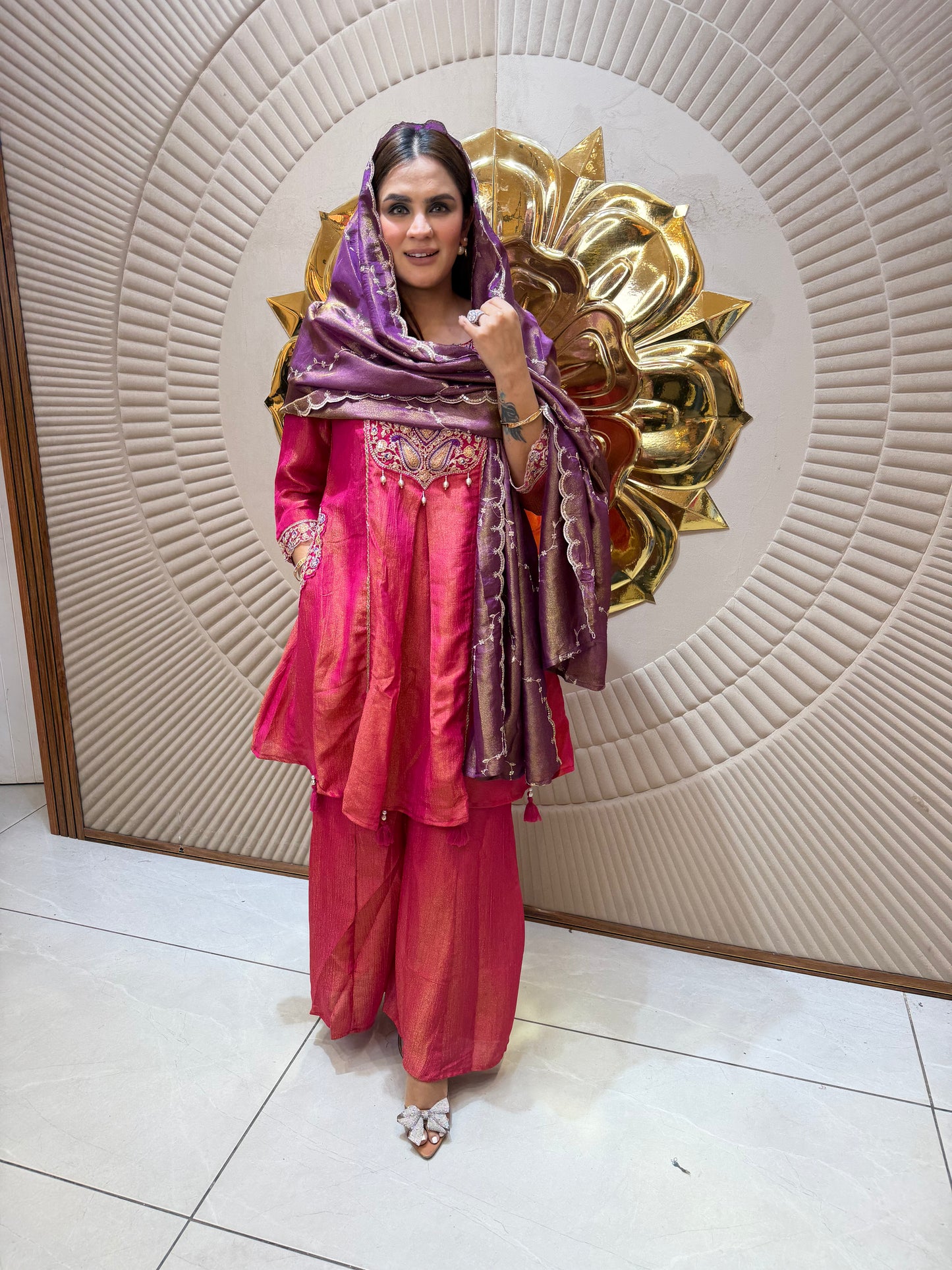 Beautiful elegent silk suit pc2583