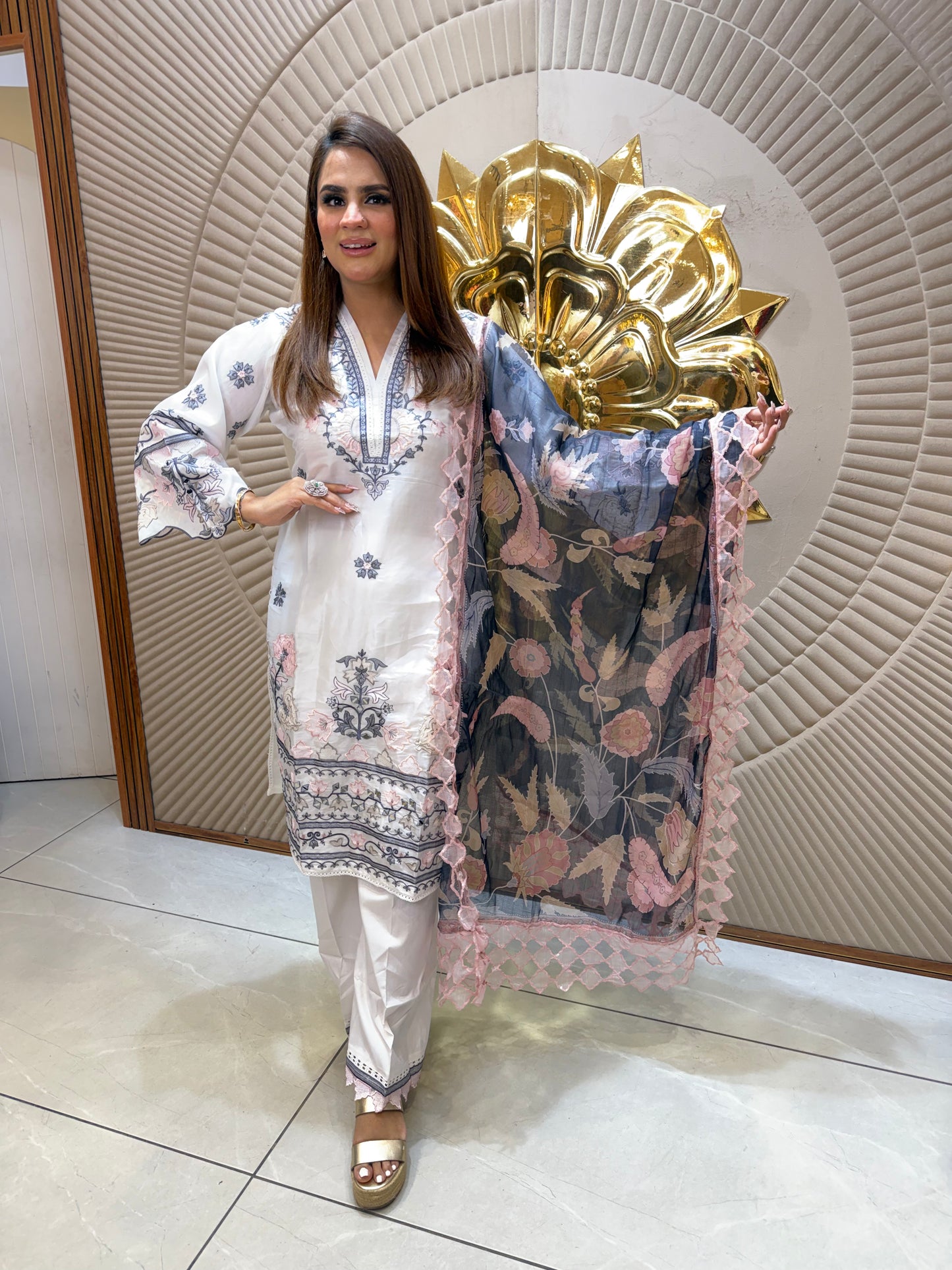 Beautiful elegent suit pc2600