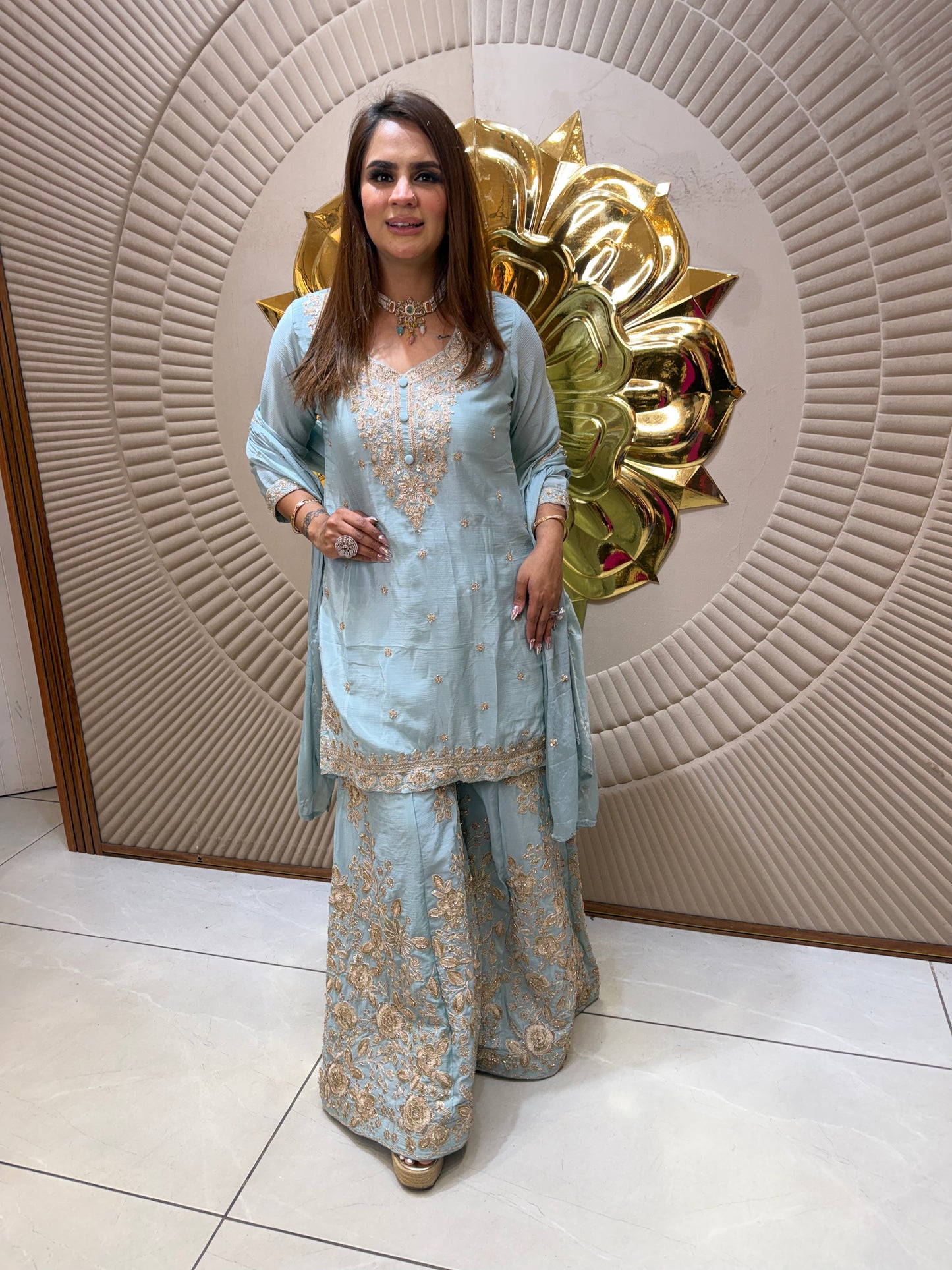 Beautiful elegent party wear suit pc 2595