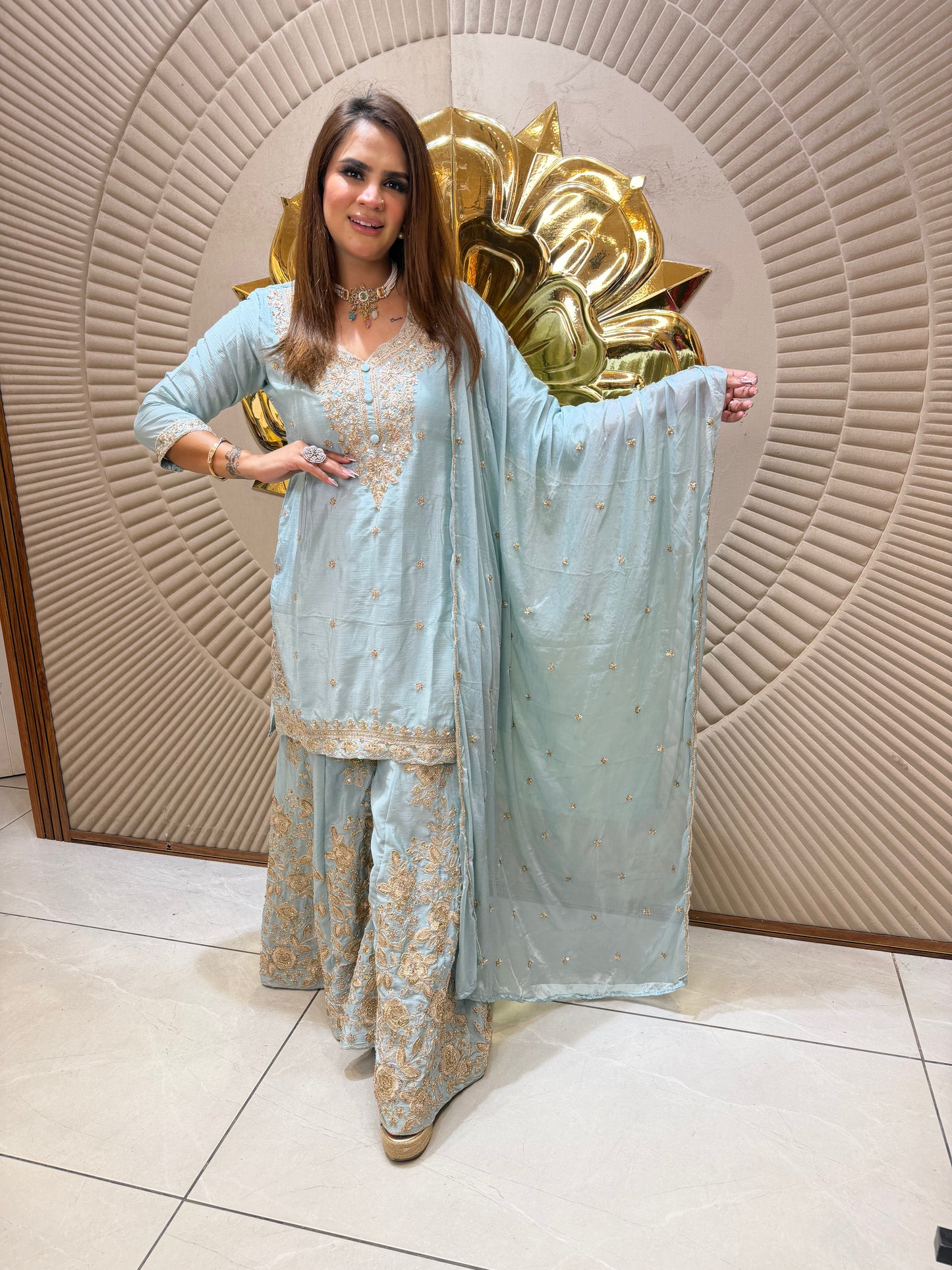 Beautiful elegent party wear suit pc 2595