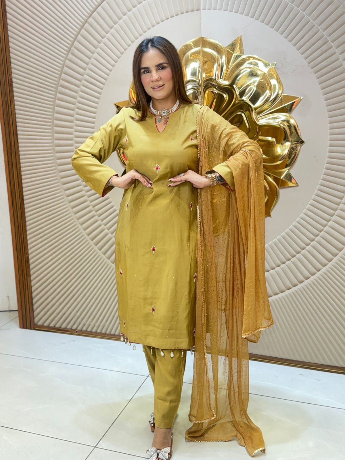 Beutiful elegant suit pc2780