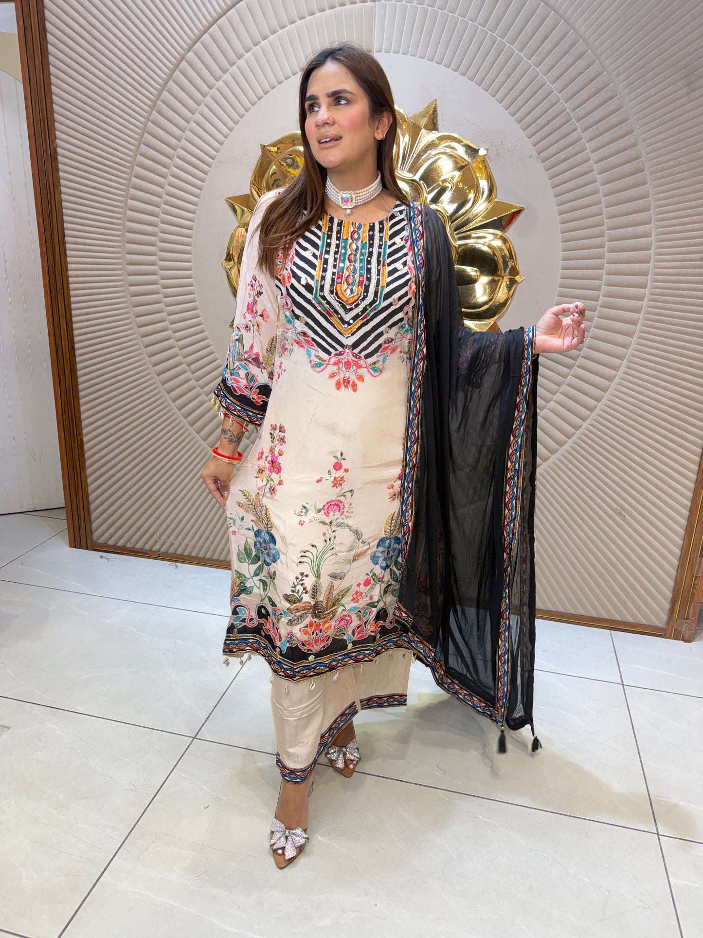 Beautiful elegent suit pc 2686
