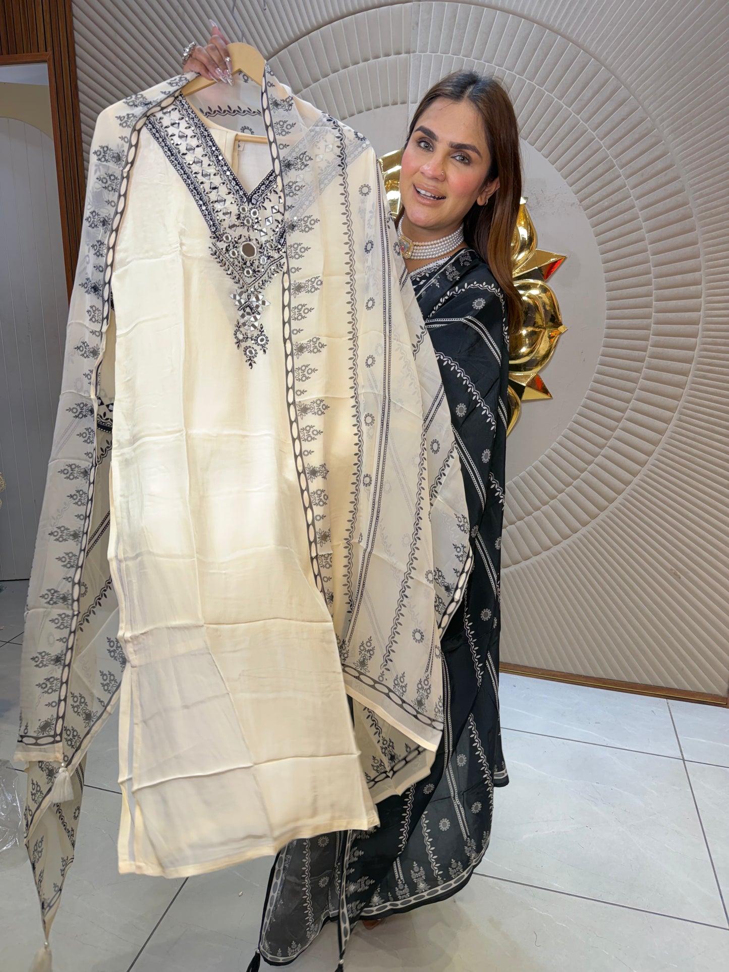 Beautiful elegent party wear suit pc 2685