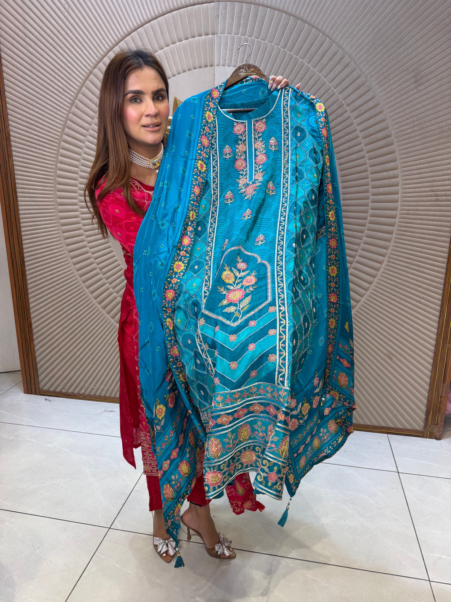 Beautiful elegent suit pc 2684