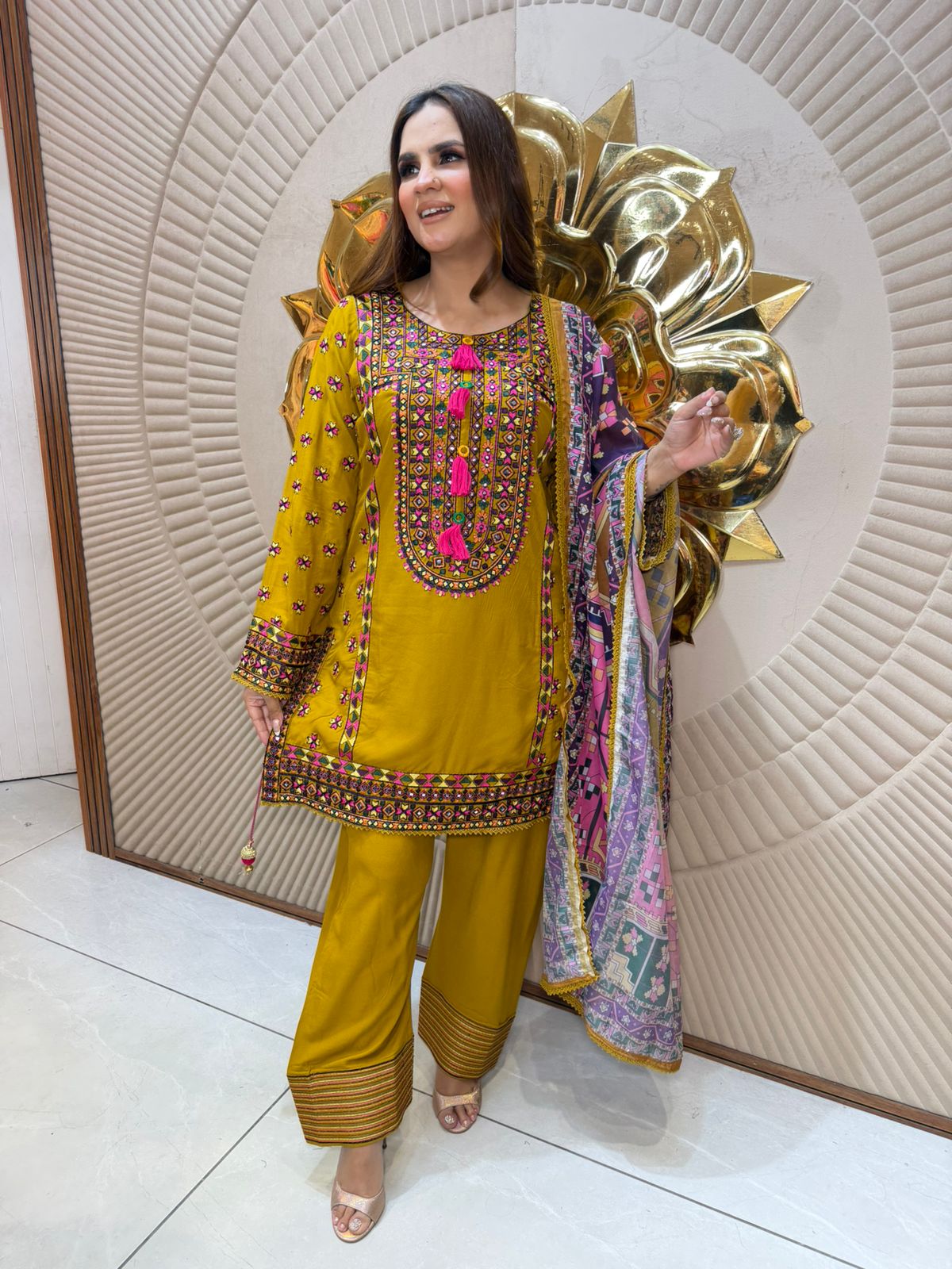 Beautiful elegant party wear suit pc 2784