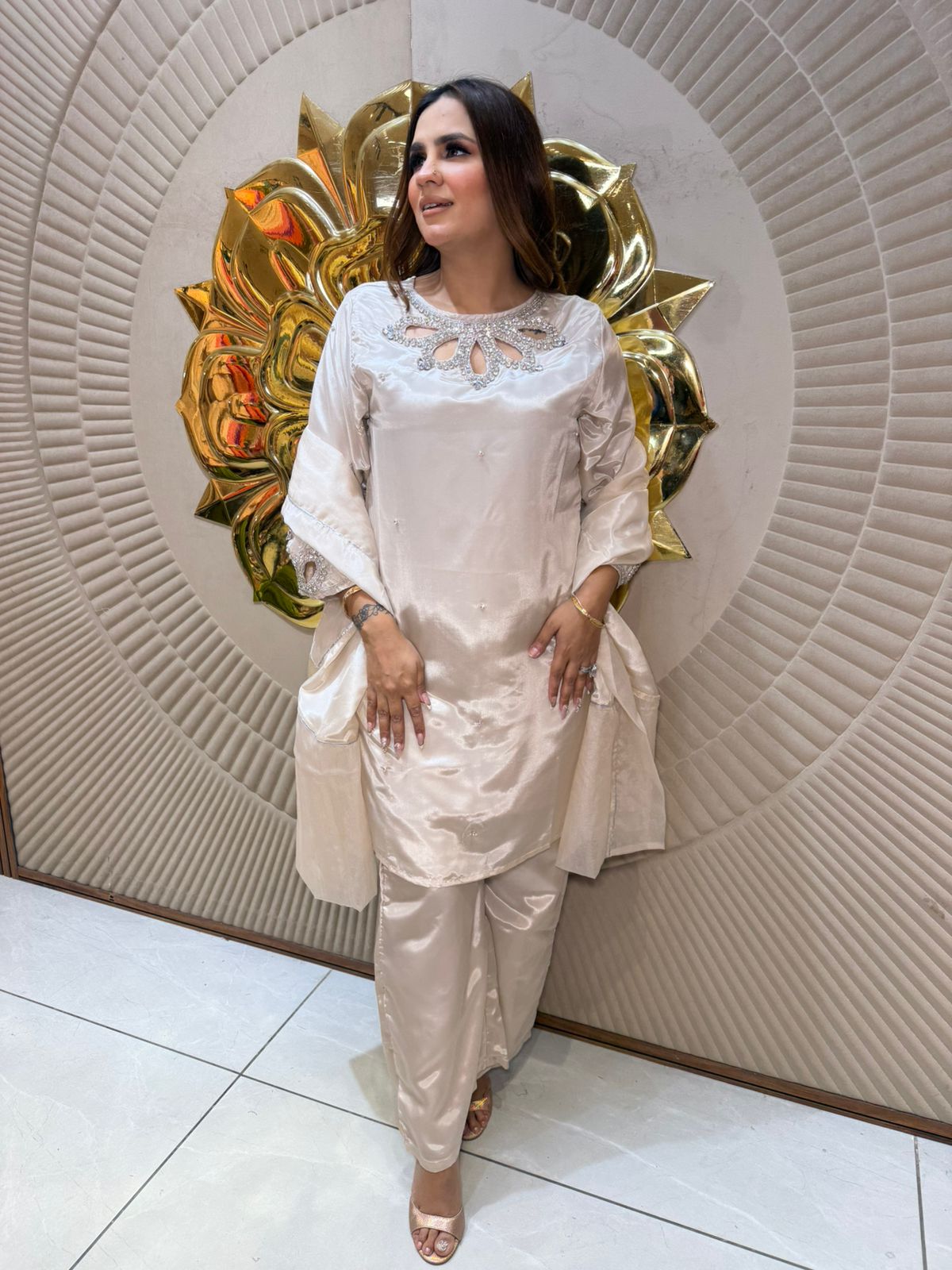 Beautiful elegant partywear suit pc 2783