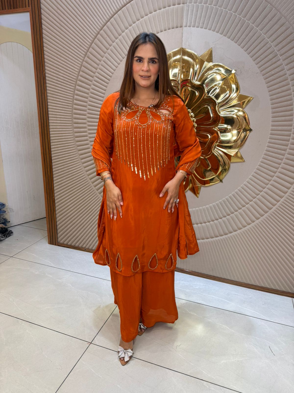 Beautiful elegant partywear suit pc 2800