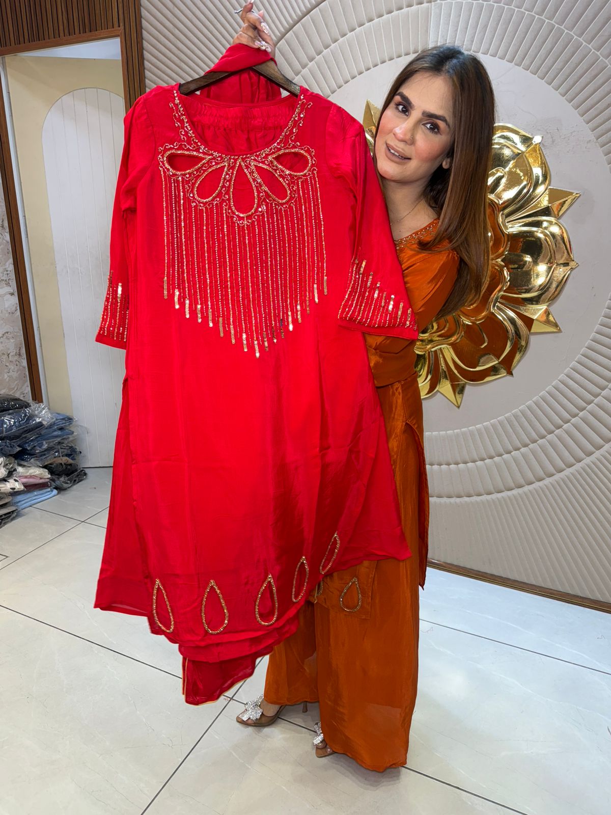 Beautiful elegant partywear suit pc 2800