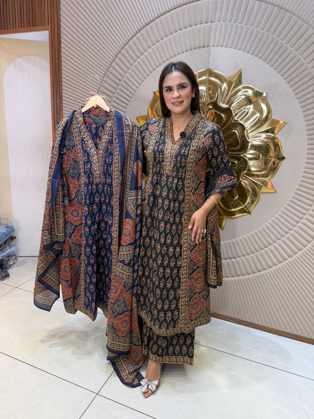 Beautiful elegant suit 2828