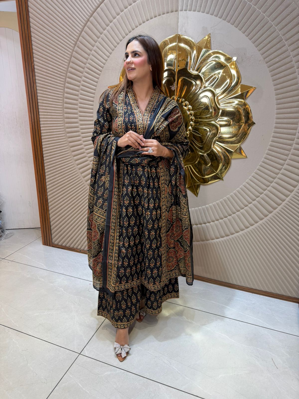 Beautiful elegant suit 2828