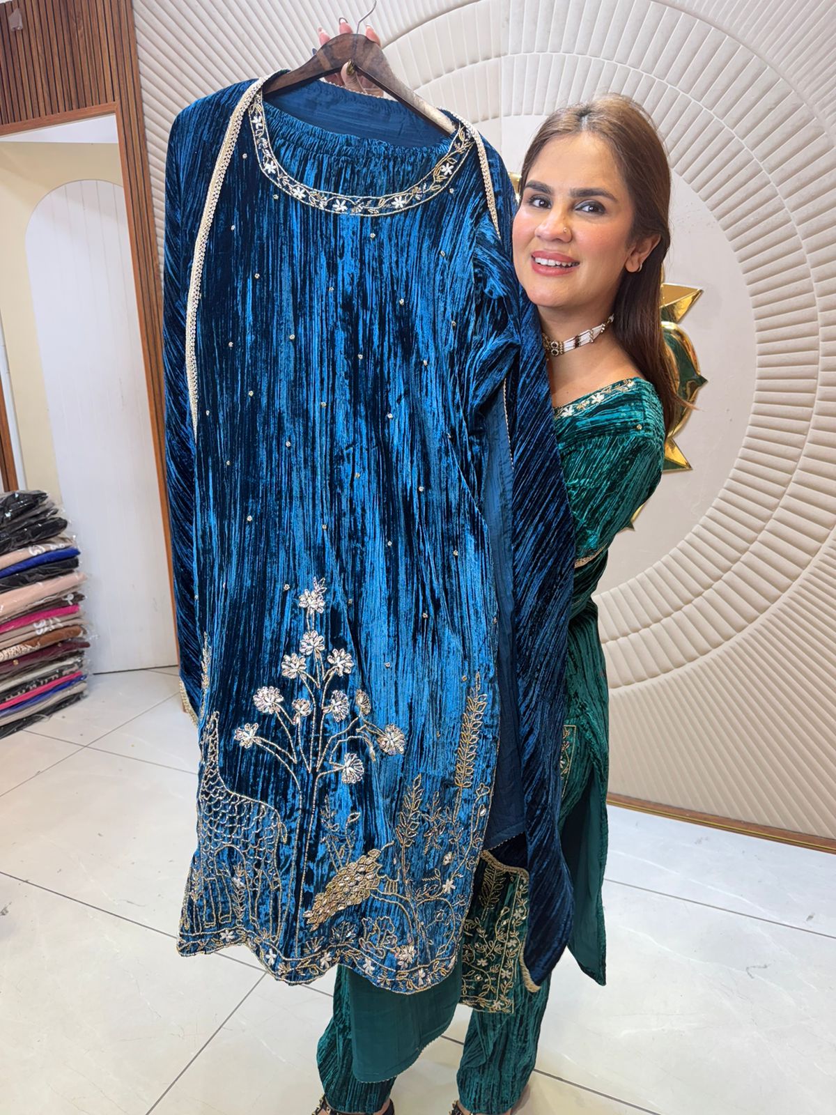 Beautiful elegant velvet suit pc2429