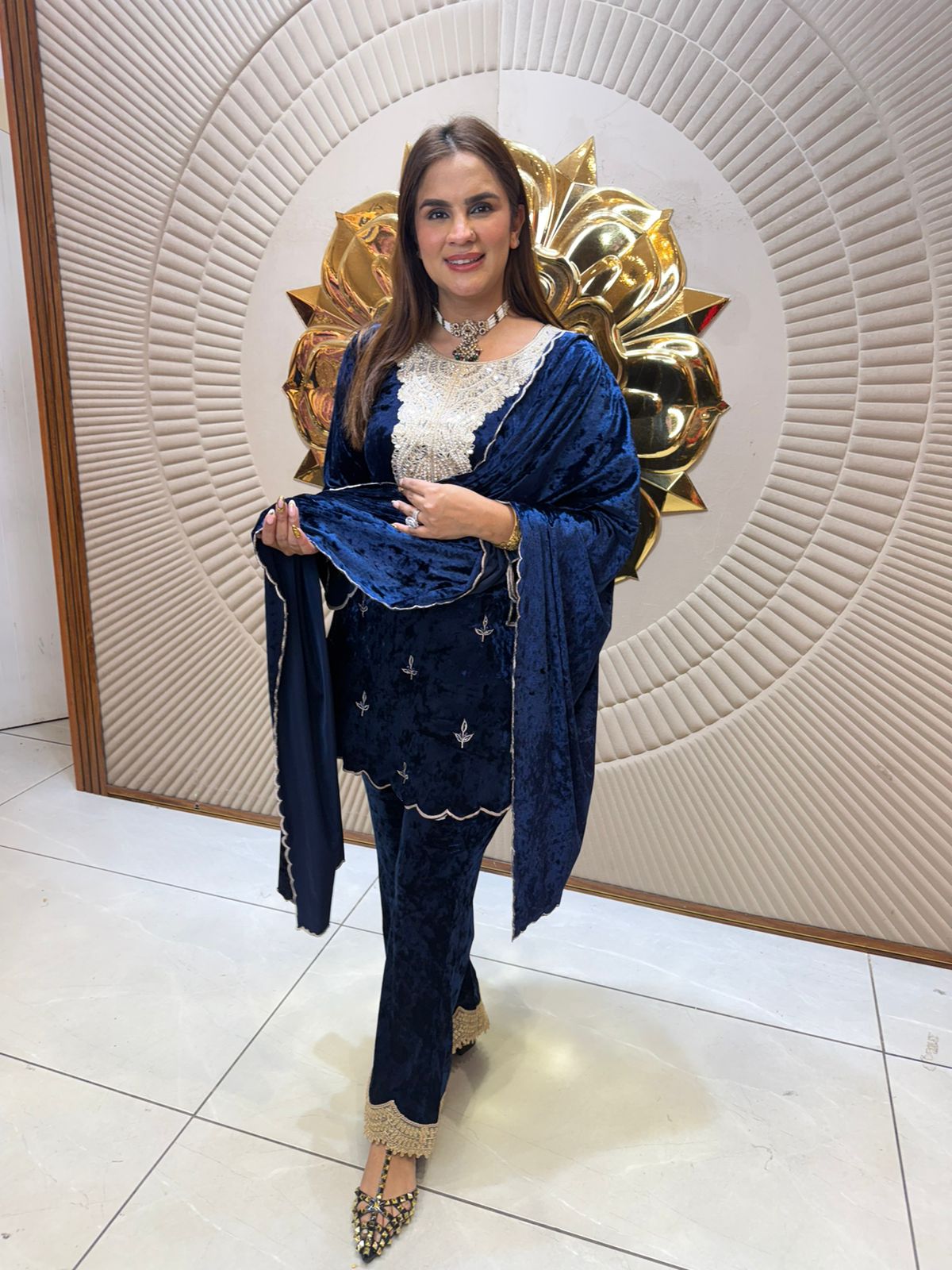 Beautiful elegant velvet suit pc2430