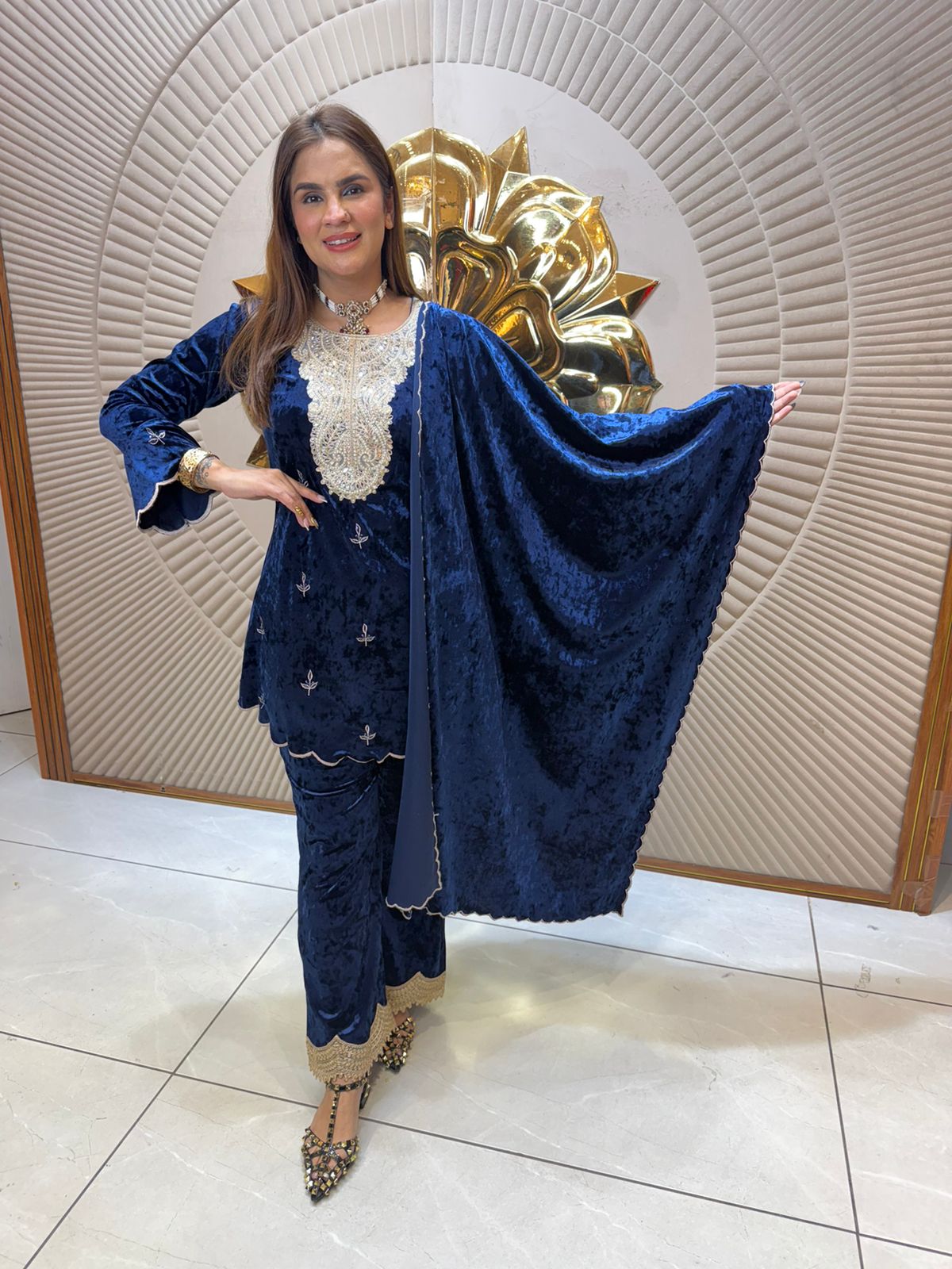 Beautiful elegant velvet suit pc2430