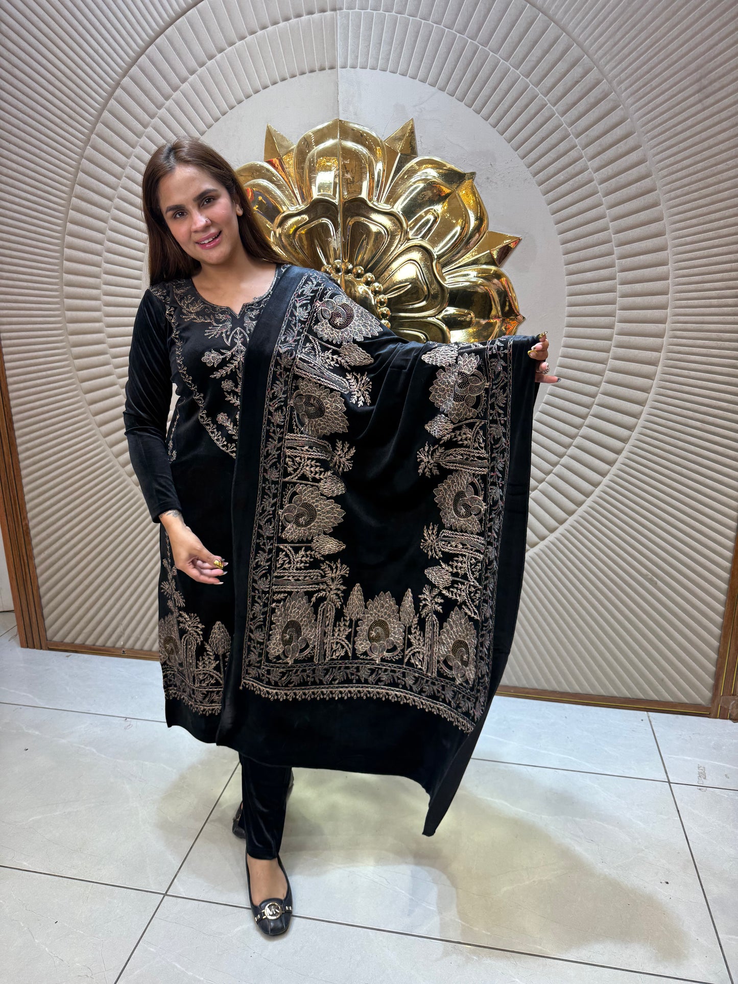 Beautiful elegant velvet suit pc2434