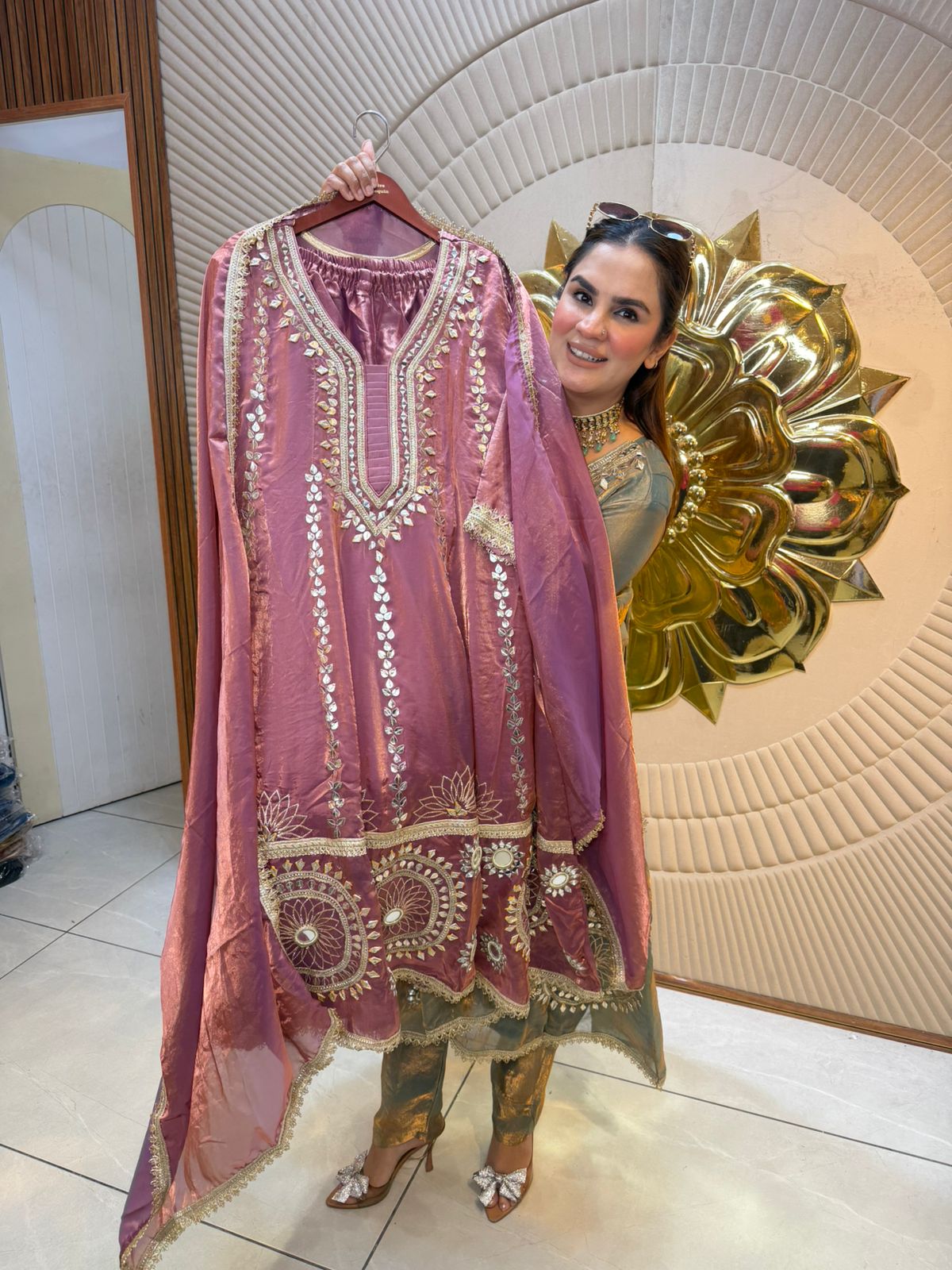 Beautiful elegant party wear suit pc 2600