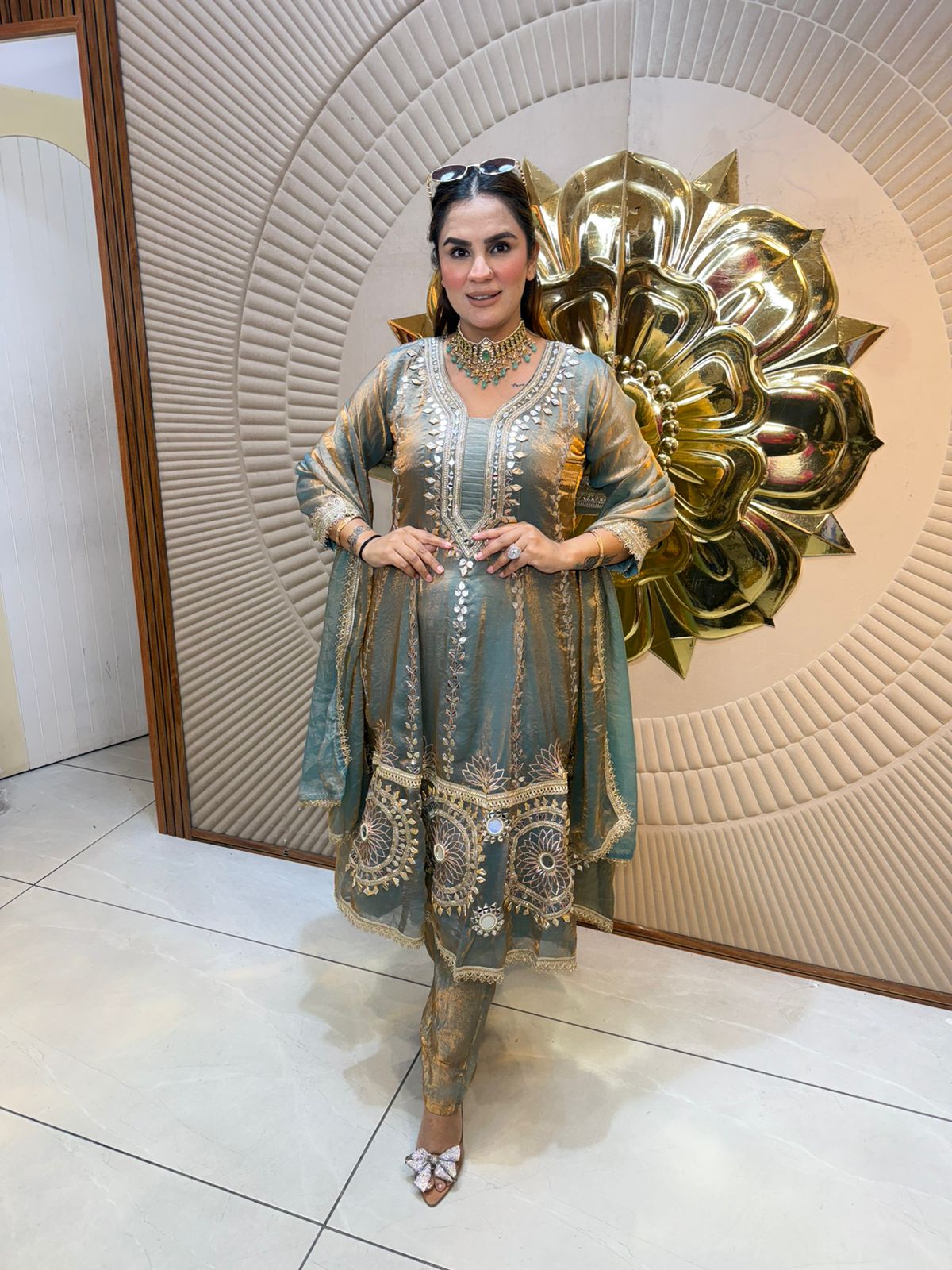 Beautiful elegant party wear suit pc 2600