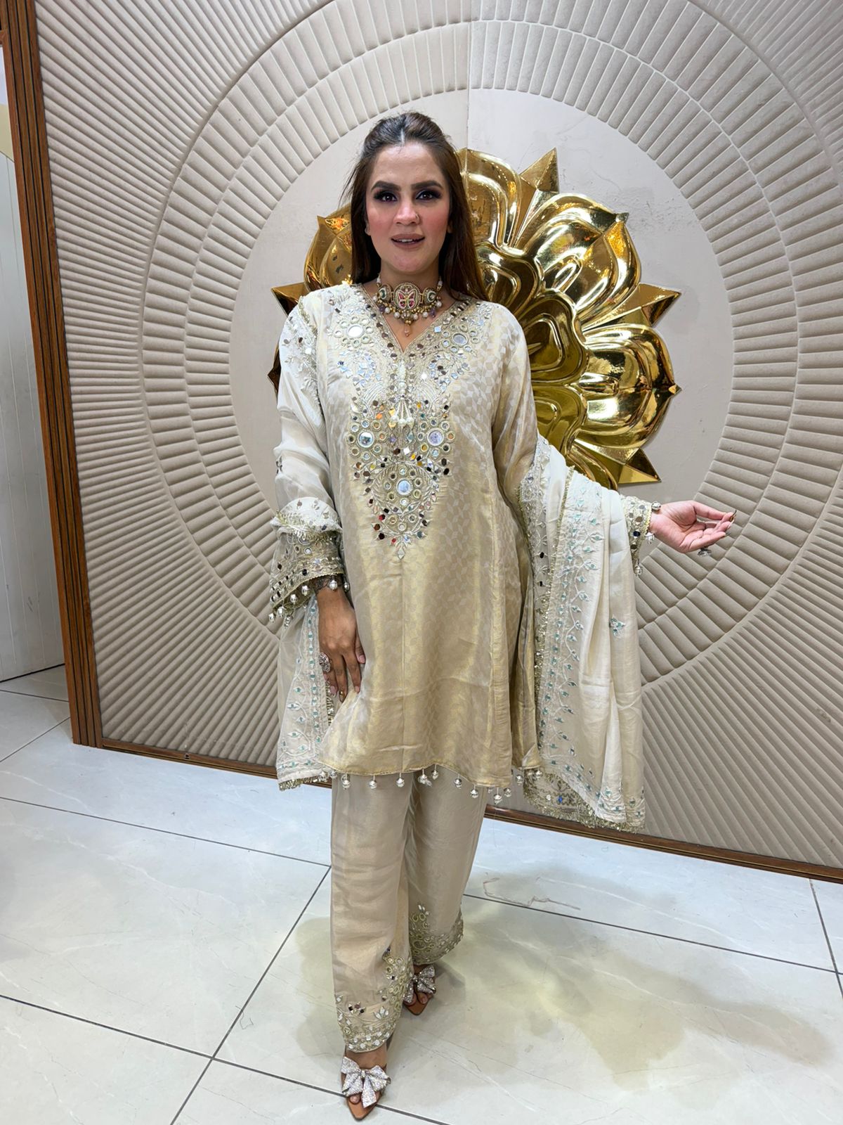 Beautiful elegent suit pc2495
